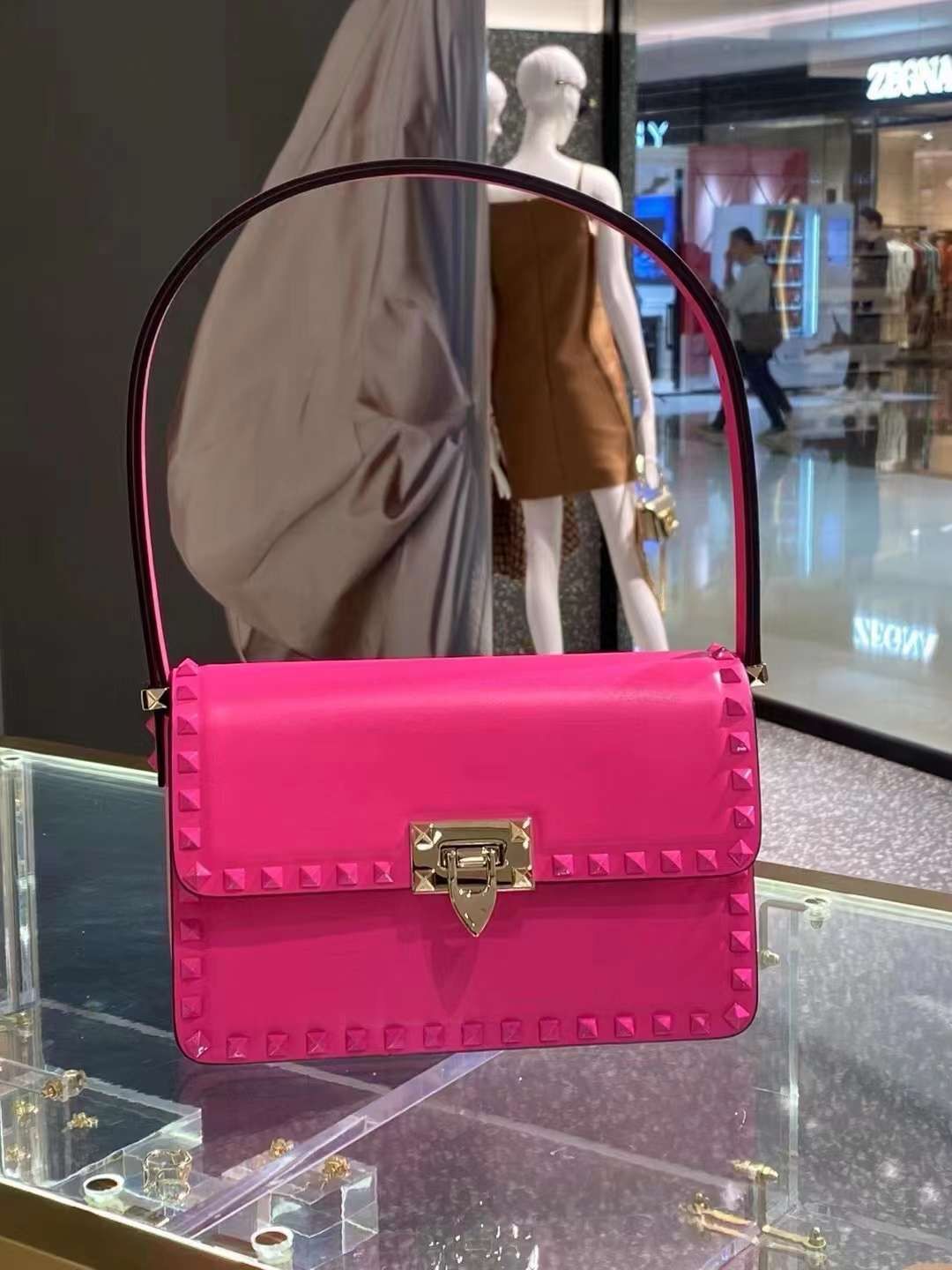 1fa0c92b-b468-4aff-9c15-dcd6cee6d5f7 Shoulder Bag - Image 1