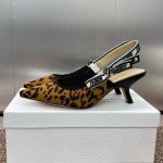 Slingback pump