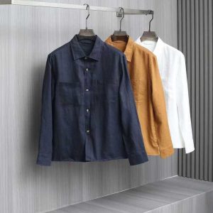 Men's long-sleeved button-down shirts.