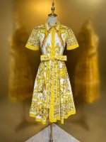 A short-sleeved women's dress with a pink floral print - Image 5