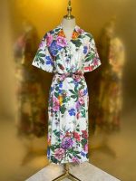 A short-sleeved women's dress with a pink floral print - Image 6
