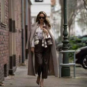 Hourglass Shape with Medor Clasp