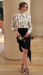 Elegant Chain-Print Ensemble - Image 4