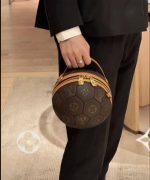 Trendy Designer Bags: Sporty & Chic Fashion Accessories for Men and Women - Image 2