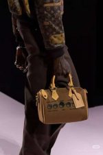 Chic Autumn Silhouette Bag - Image 4