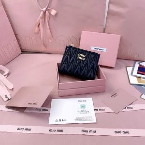 Stylish Wallets - Chic & Trendy Accessories