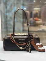 Stylish Leather Handbags - Chic & Versatile - Image 5