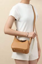 Stylish Mini Handbag with Detail - Perfect for Any Occasion - Image 3