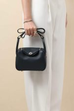 Stylish Mini Handbag with Detail - Perfect for Any Occasion - Image 2
