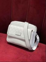 Stylish White Crossbody Bag for Everyday Use