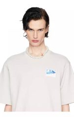 Elegant pearl necklace featuring a classic design, ideal for formal and casual occasions.