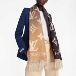 Luxurious Gradient Scarf for Stylish Comfort - Image 3