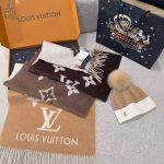 Luxurious Gradient Scarf for Stylish Comfort - Image 4