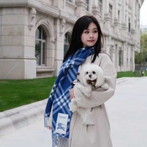 Unisex Elegant Check Scarf – Winter Essential