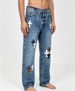 Men's Blue Relaxed Fit Graphic Patch Denim Jeans - Image 2